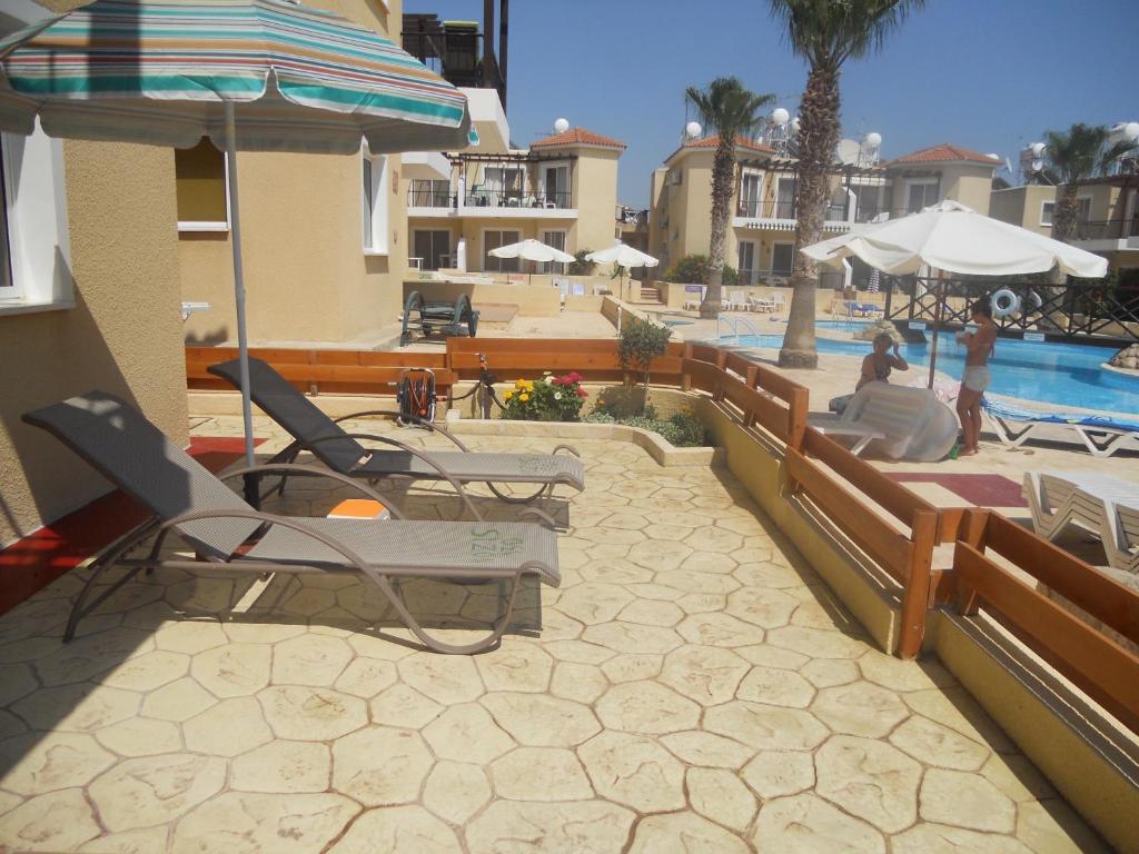 Sirena Sunrise Prestige Apartments Пафос Экстерьер фото