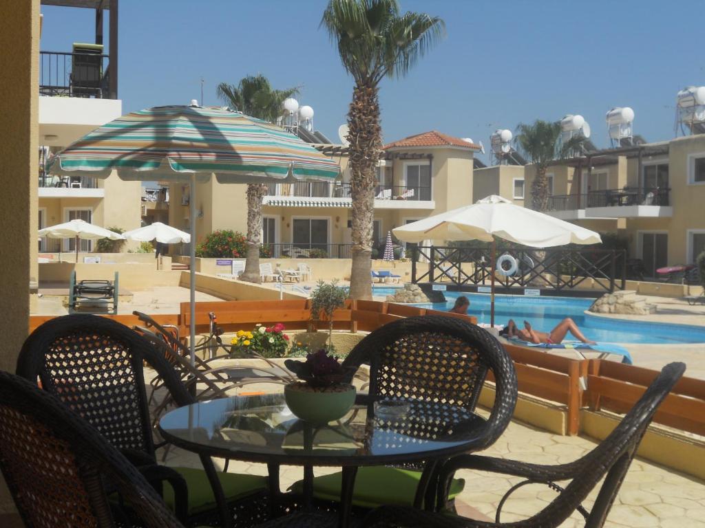 Sirena Sunrise Prestige Apartments Пафос Экстерьер фото